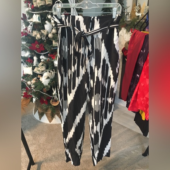 Theory Black and White Silk Pants with a sash and front button closure. Size 0. - Picture 3 of 11